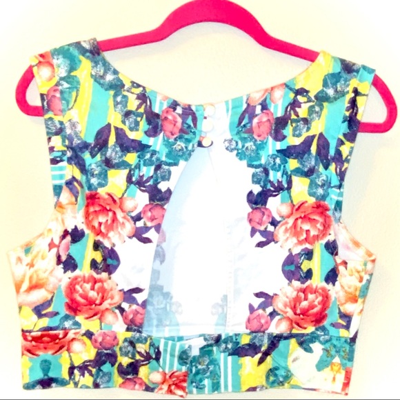 Arden B Floral Crop Top with Back Cutout - Size XL - Picture 5 of 7